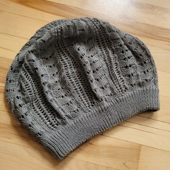 An Ardene Grey beret - Picture 8 of 9